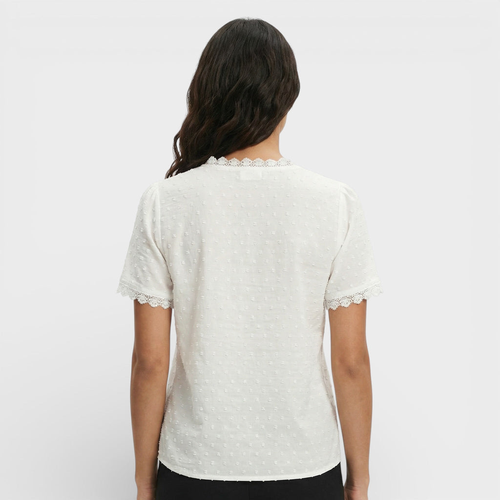 Lucía | Blusa Blanca Textura Escote Pico